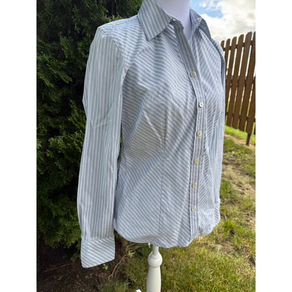Ann Taylor Classic Button Down Blouse Size 2 - Picture 2 of 6